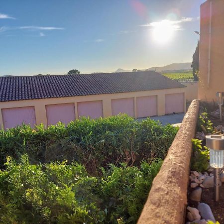 Coquet Studio Avec Belle Terrasse Apartamento La Londe-les-Maures Exterior foto
